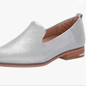 Women’s Dr. Scholl’s Silver Leather Loafer Sz 9, great condition